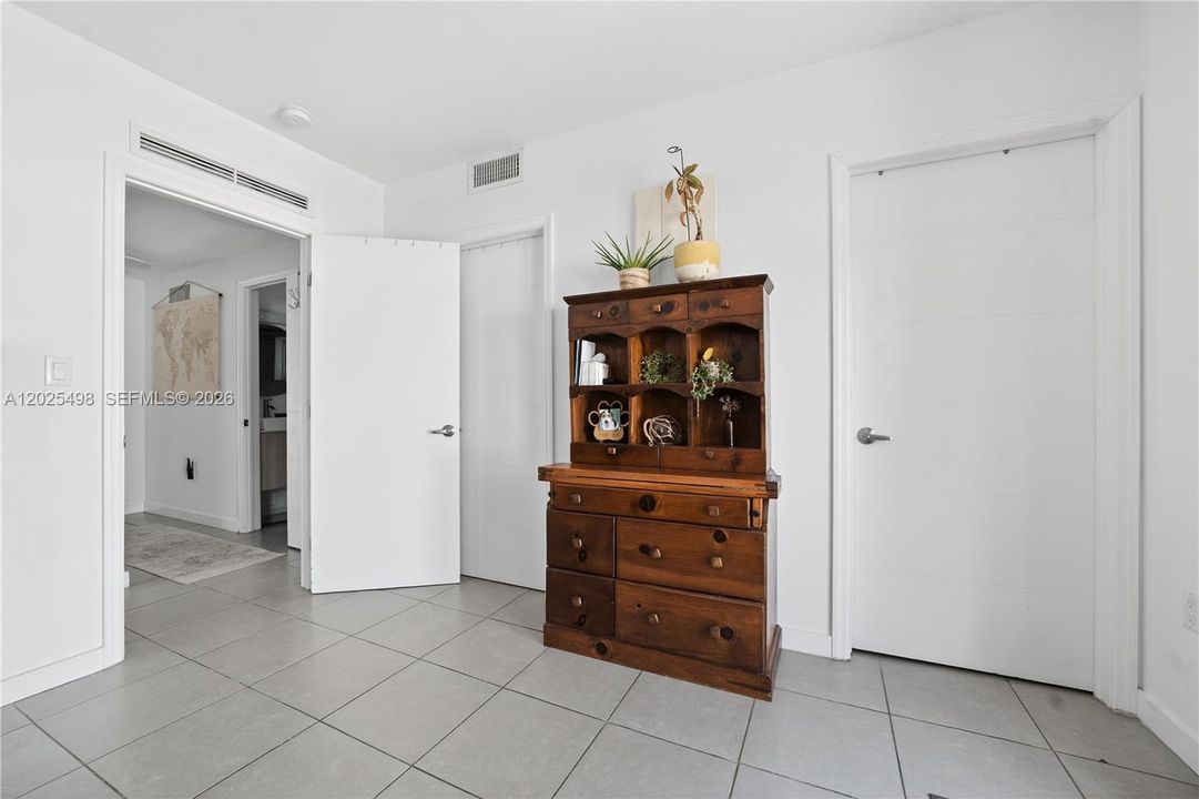 : $550,000 (2 beds, 2 baths, 1080 Square Feet)