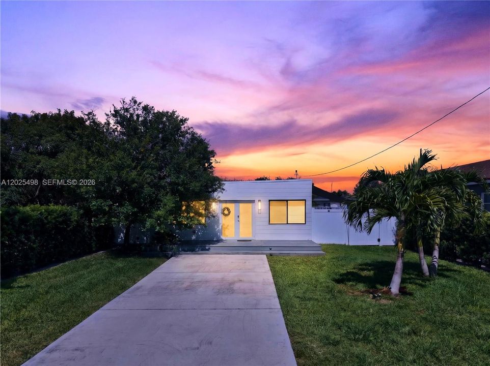 : $550,000 (2 beds, 2 baths, 1080 Square Feet)