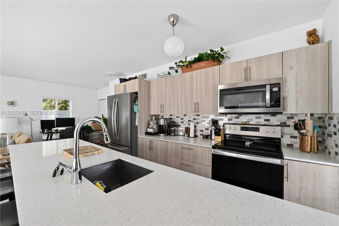 : $550,000 (2 beds, 2 baths, 1080 Square Feet)