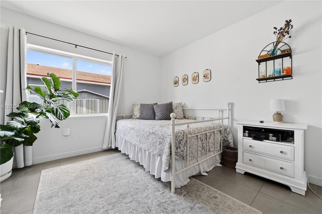 : $550,000 (2 beds, 2 baths, 1080 Square Feet)