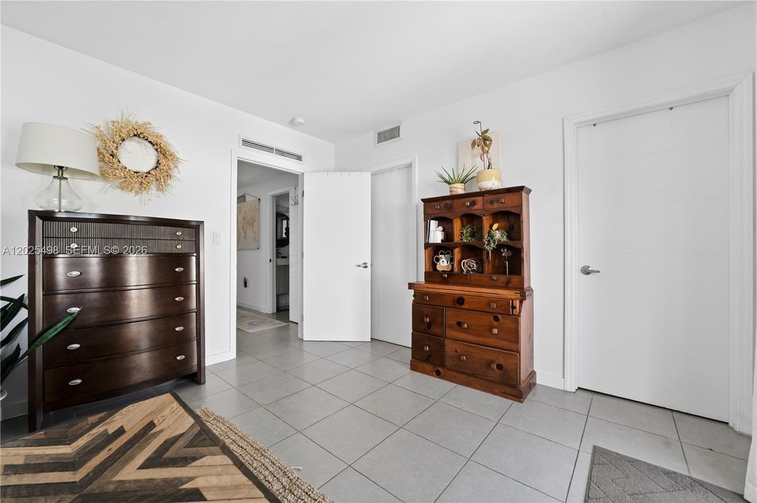 : $550,000 (2 beds, 2 baths, 1080 Square Feet)