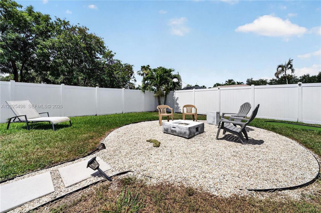 : $550,000 (2 beds, 2 baths, 1080 Square Feet)