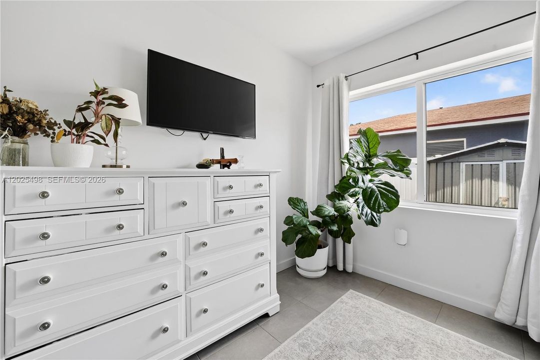: $550,000 (2 beds, 2 baths, 1080 Square Feet)