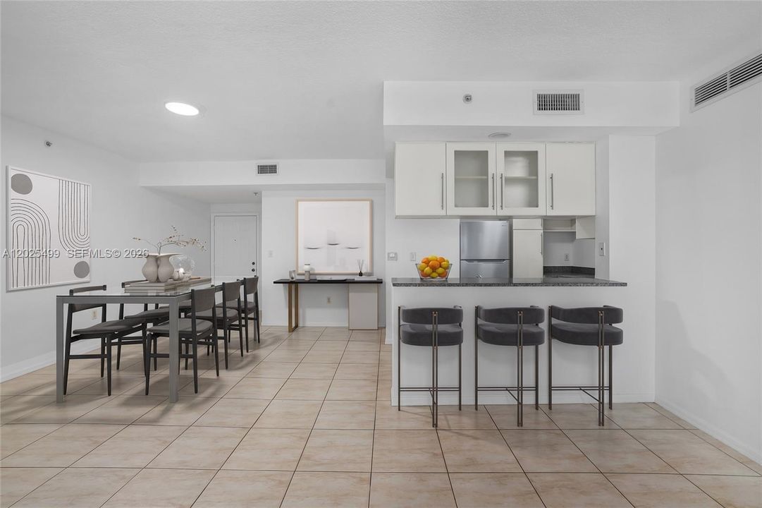 En Venta: $399,000 (2 camas, 2 baños, 1087 Pies cuadrados)