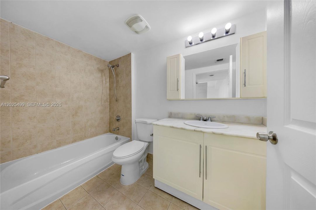 En Venta: $399,000 (2 camas, 2 baños, 1087 Pies cuadrados)