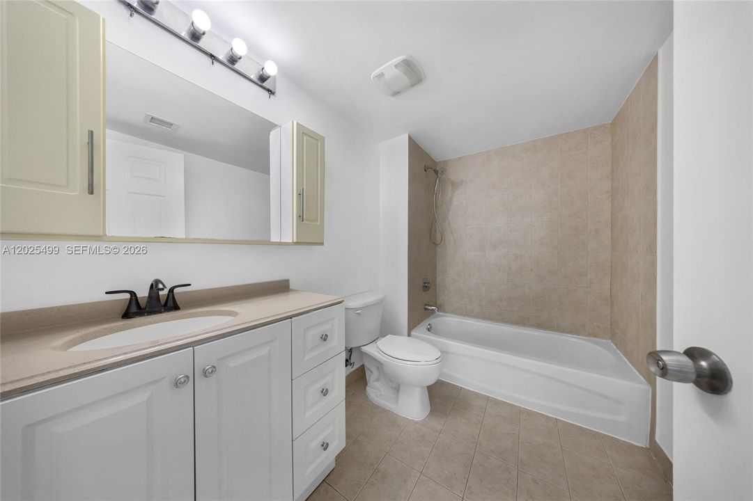 En Venta: $399,000 (2 camas, 2 baños, 1087 Pies cuadrados)