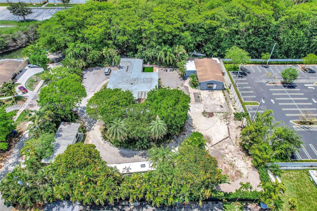 Active With Contract: $1,250 (0 beds, 1 baths, 360 Square Feet)