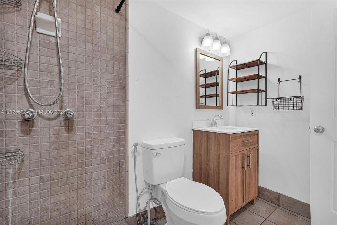 Active With Contract: $1,250 (0 beds, 1 baths, 360 Square Feet)