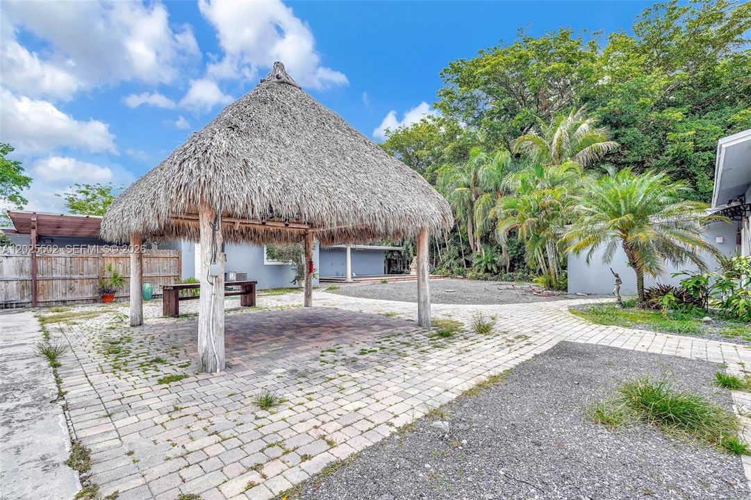 Active With Contract: $1,250 (0 beds, 1 baths, 360 Square Feet)