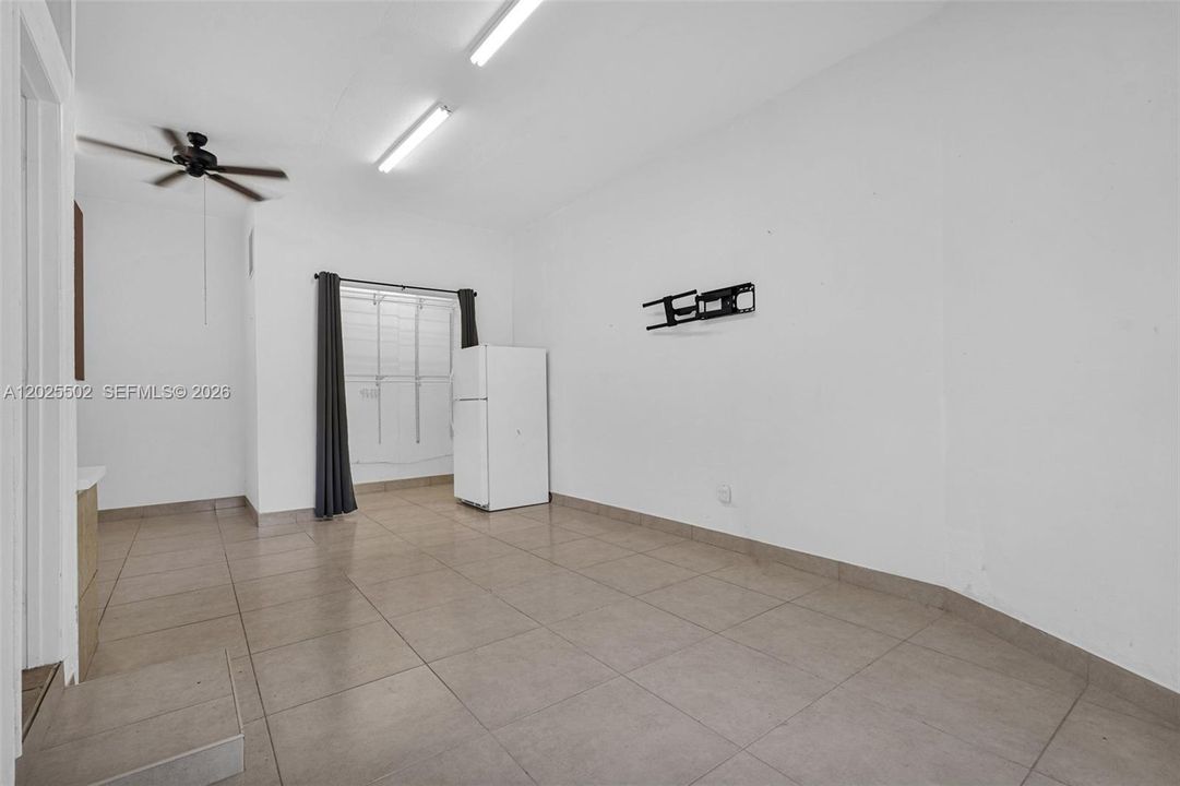 Active With Contract: $1,250 (0 beds, 1 baths, 360 Square Feet)