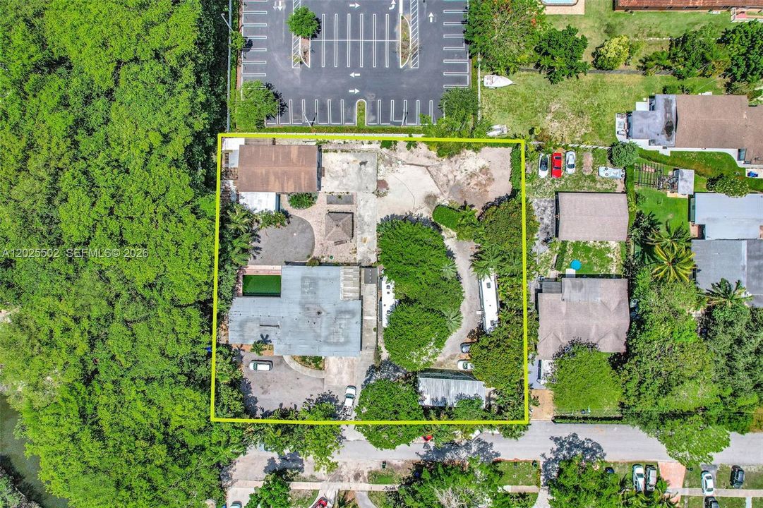 Active With Contract: $1,250 (0 beds, 1 baths, 360 Square Feet)