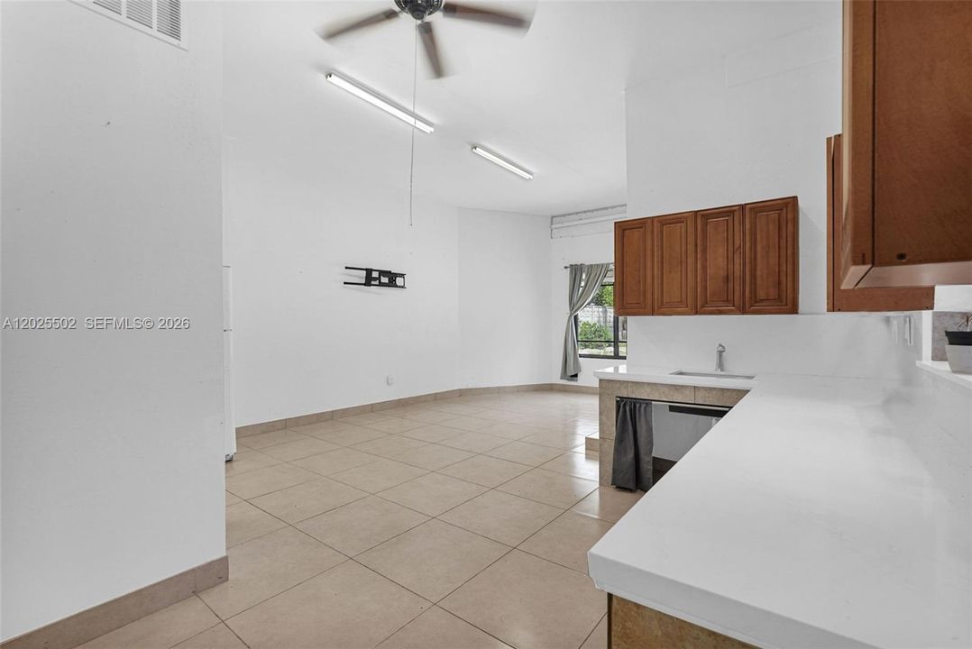 Active With Contract: $1,250 (0 beds, 1 baths, 360 Square Feet)