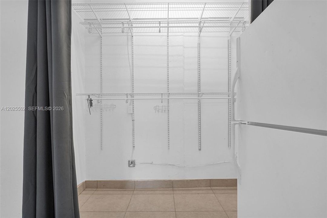 Active With Contract: $1,250 (0 beds, 1 baths, 360 Square Feet)