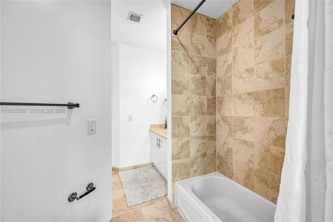For Rent: $4,500 (2 beds, 2 baths, 1223 Square Feet)