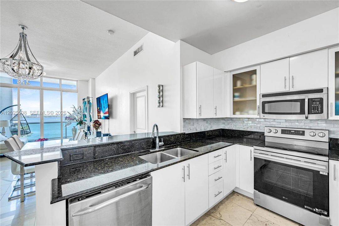 For Rent: $4,500 (2 beds, 2 baths, 1223 Square Feet)