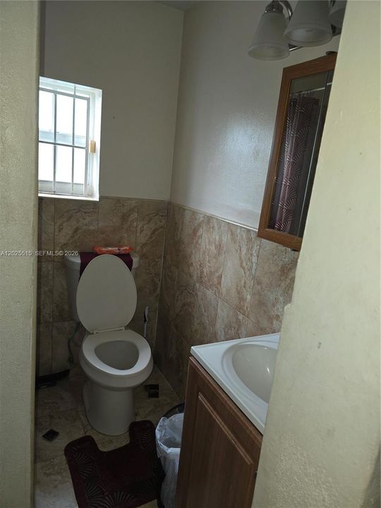 For Sale: $405,000 (3 beds, 2 baths, 1375 Square Feet)