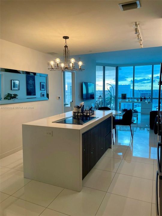 For Sale: $899,000 (2 beds, 3 baths, 1498 Square Feet)