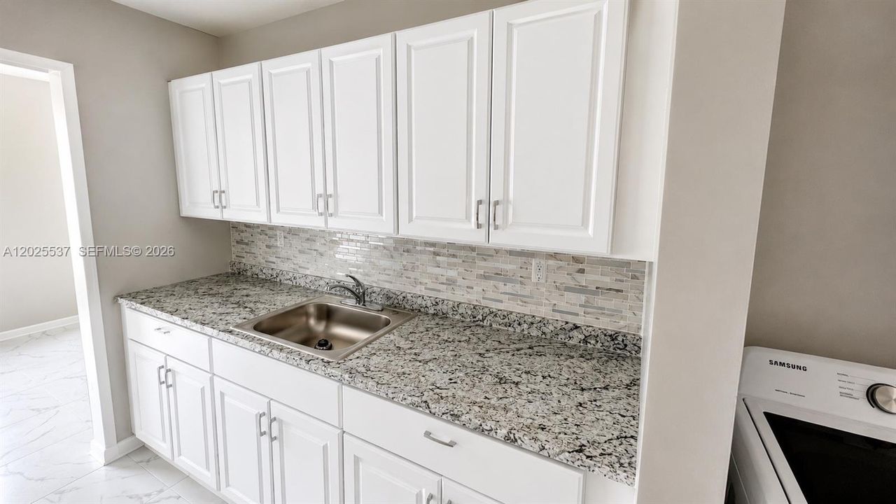 В аренду: $2,550 (2 спален, 1 ванн, 1000 Квадратных фут)