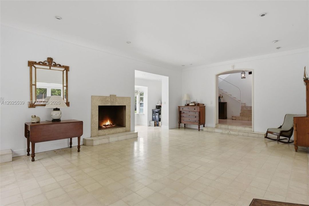 For Sale: $10,500,000 (4 beds, 4 baths, 3952 Square Feet)