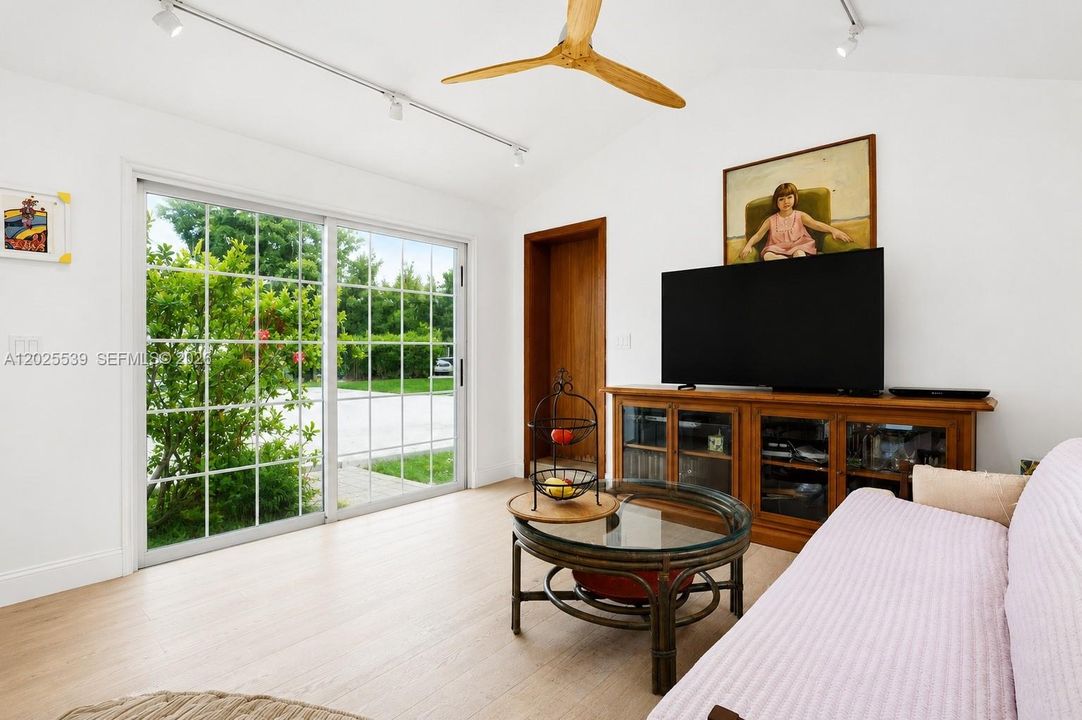 For Sale: $10,500,000 (4 beds, 4 baths, 3952 Square Feet)