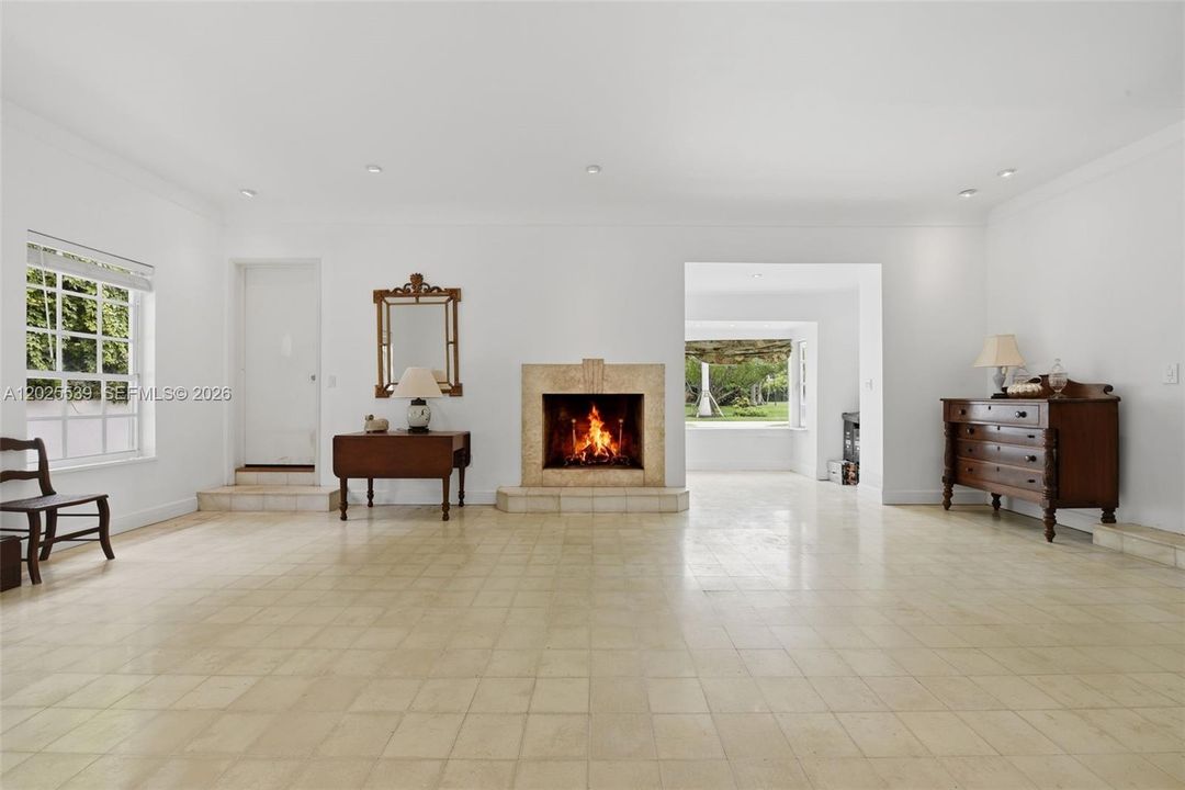 For Sale: $10,500,000 (4 beds, 4 baths, 3952 Square Feet)