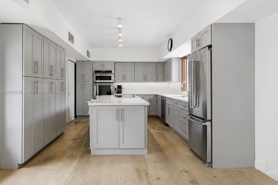For Sale: $10,500,000 (4 beds, 4 baths, 3952 Square Feet)