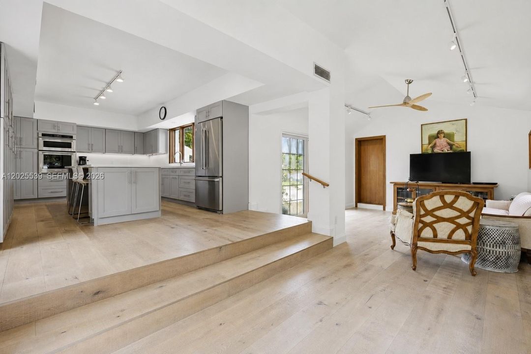 For Sale: $10,500,000 (4 beds, 4 baths, 3952 Square Feet)