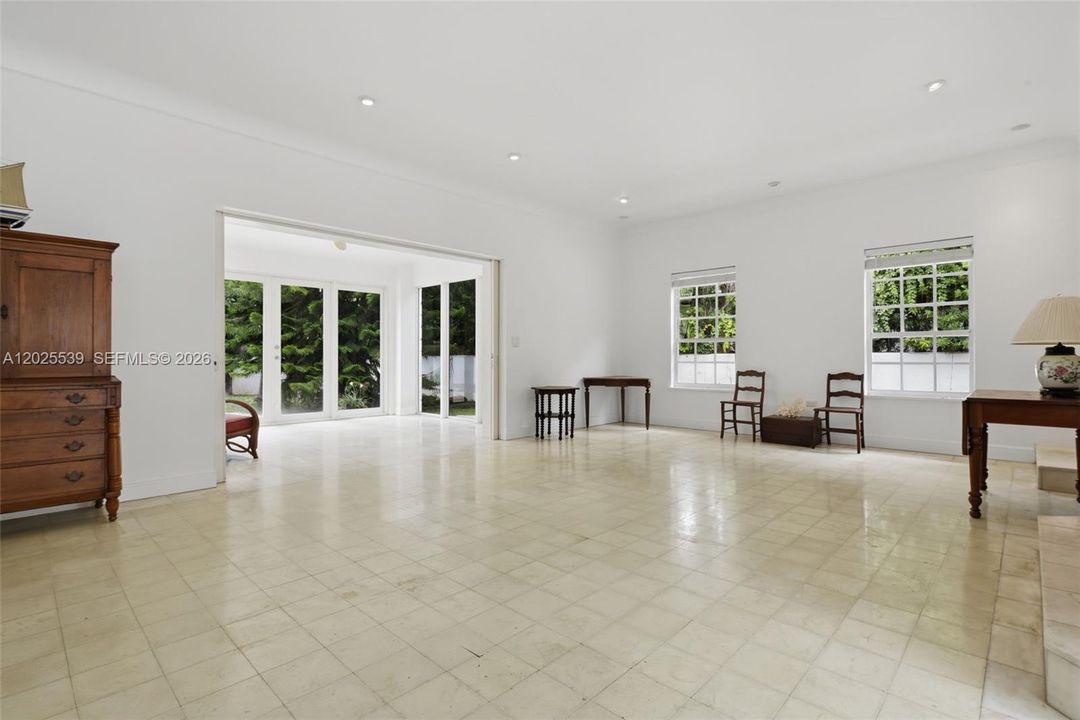 For Sale: $10,500,000 (4 beds, 4 baths, 3952 Square Feet)