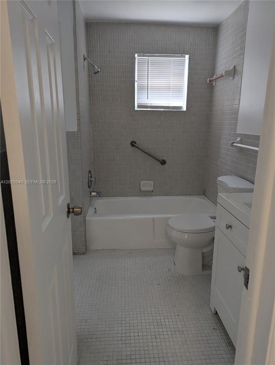 Activo con contrato: $1,450 (1 camas, 1 baños, 11257 Pies cuadrados)