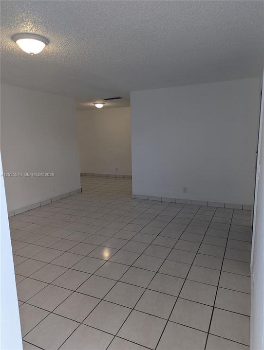 Activo con contrato: $1,450 (1 camas, 1 baños, 11257 Pies cuadrados)
