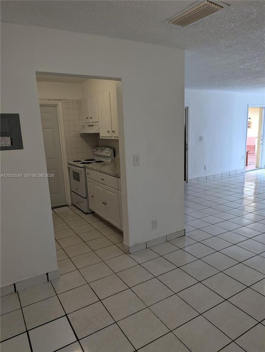 Activo con contrato: $1,450 (1 camas, 1 baños, 11257 Pies cuadrados)
