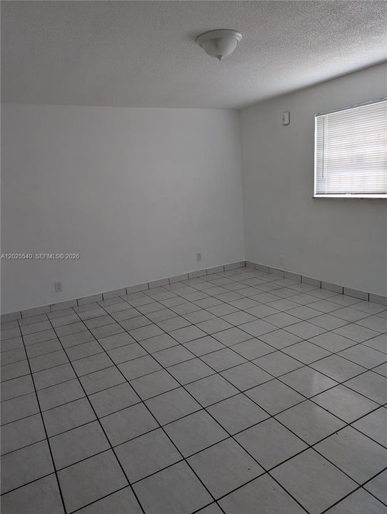 Activo con contrato: $1,450 (1 camas, 1 baños, 11257 Pies cuadrados)