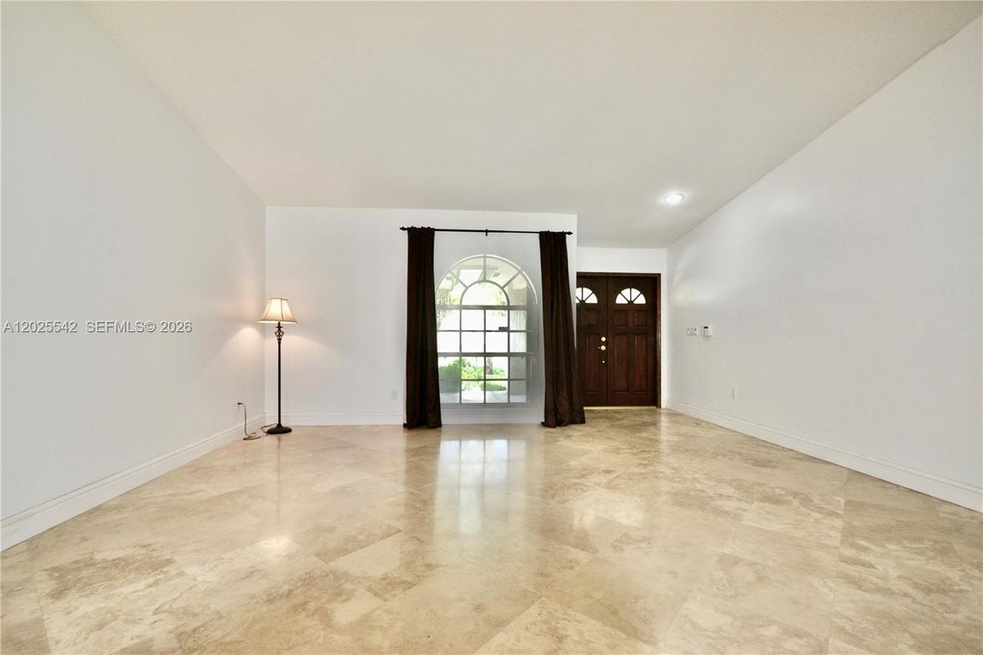 В аренду: $5,500 (4 спален, 2 ванн, 2072 Квадратных фут)