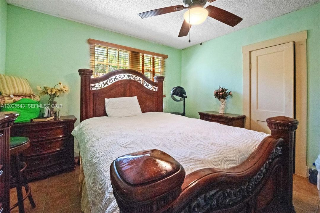 For Sale: $545,000 (2 beds, 1 baths, 1092 Square Feet)