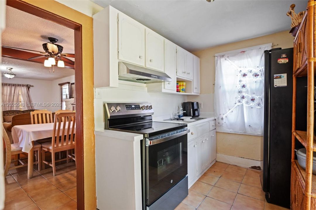 For Sale: $545,000 (2 beds, 1 baths, 1092 Square Feet)