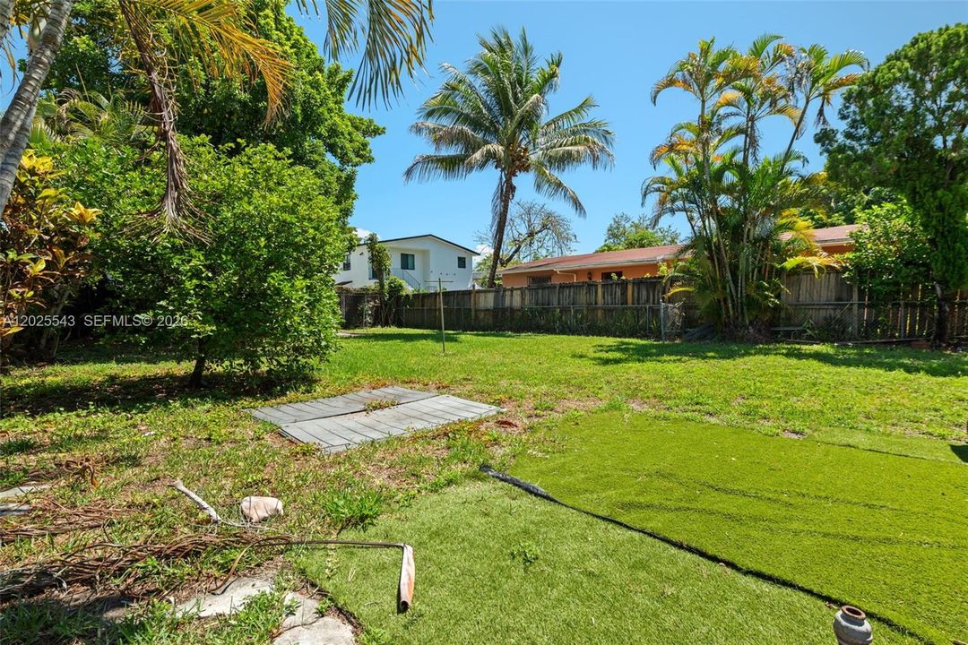 For Sale: $545,000 (2 beds, 1 baths, 1092 Square Feet)