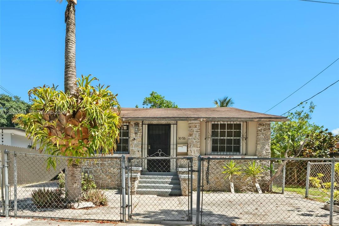 For Sale: $545,000 (2 beds, 1 baths, 1092 Square Feet)