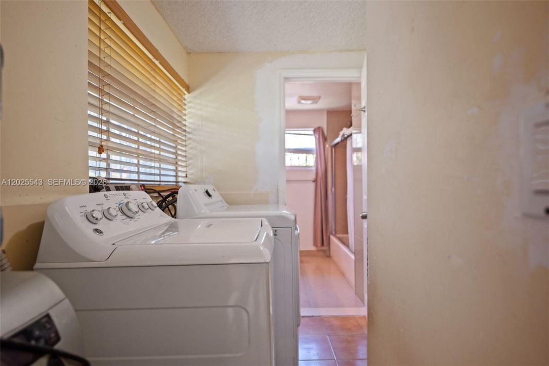 For Sale: $545,000 (2 beds, 1 baths, 1092 Square Feet)