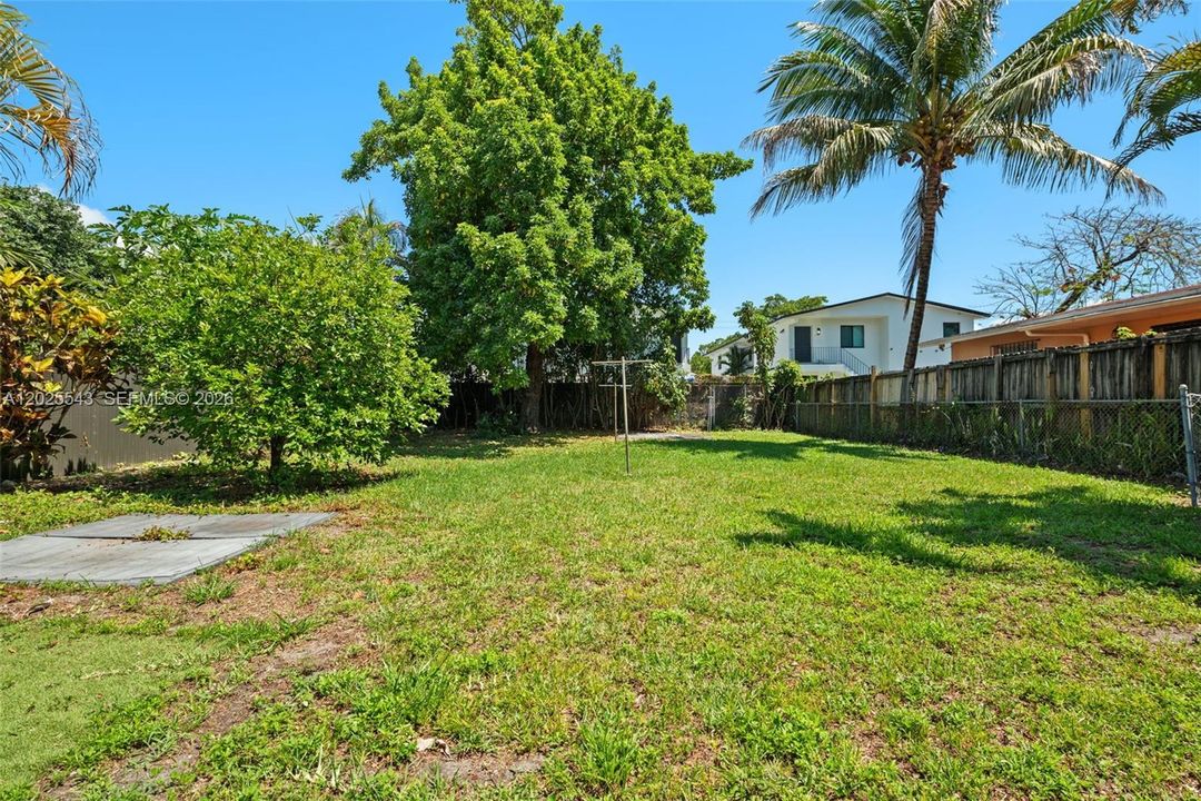 For Sale: $545,000 (2 beds, 1 baths, 1092 Square Feet)