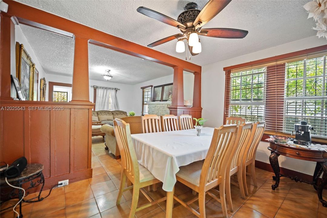 For Sale: $545,000 (2 beds, 1 baths, 1092 Square Feet)