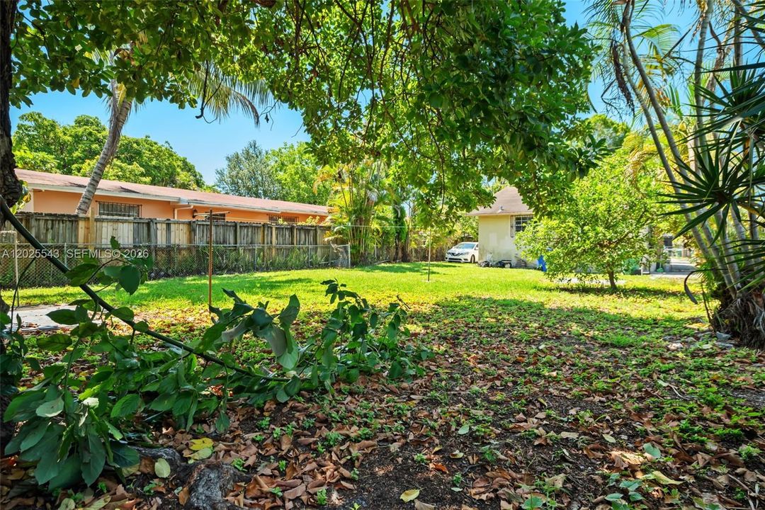 For Sale: $545,000 (2 beds, 1 baths, 1092 Square Feet)