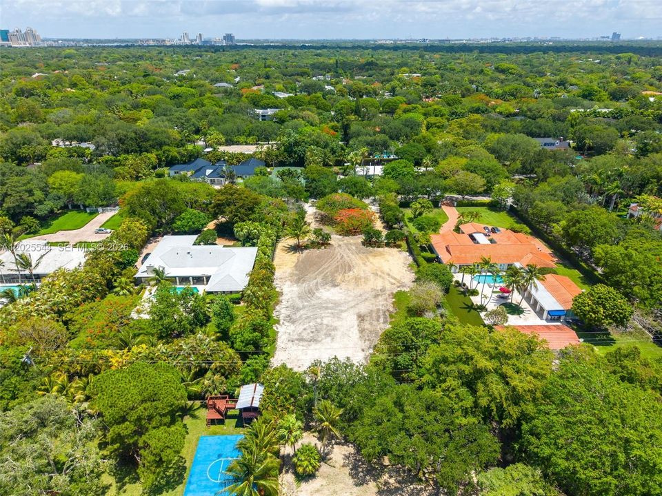 Recently Sold: $3,495,000 (0.93 acres)