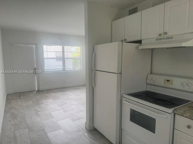For Rent: $1,700 (2 beds, 1 baths, 9300 Square Feet)