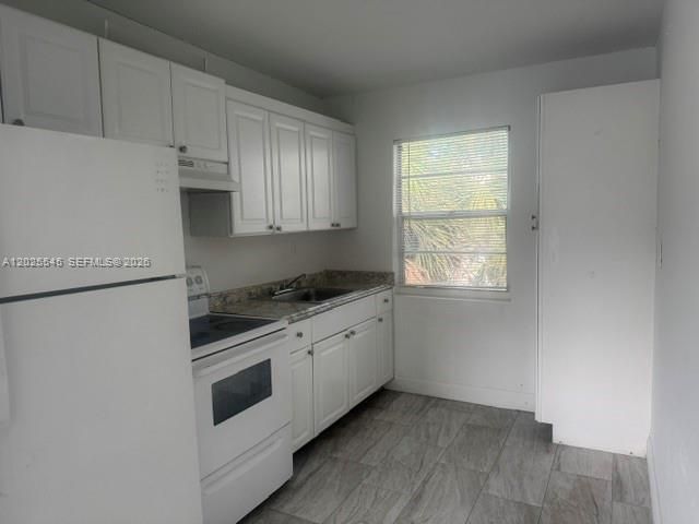 For Rent: $1,700 (2 beds, 1 baths, 9300 Square Feet)