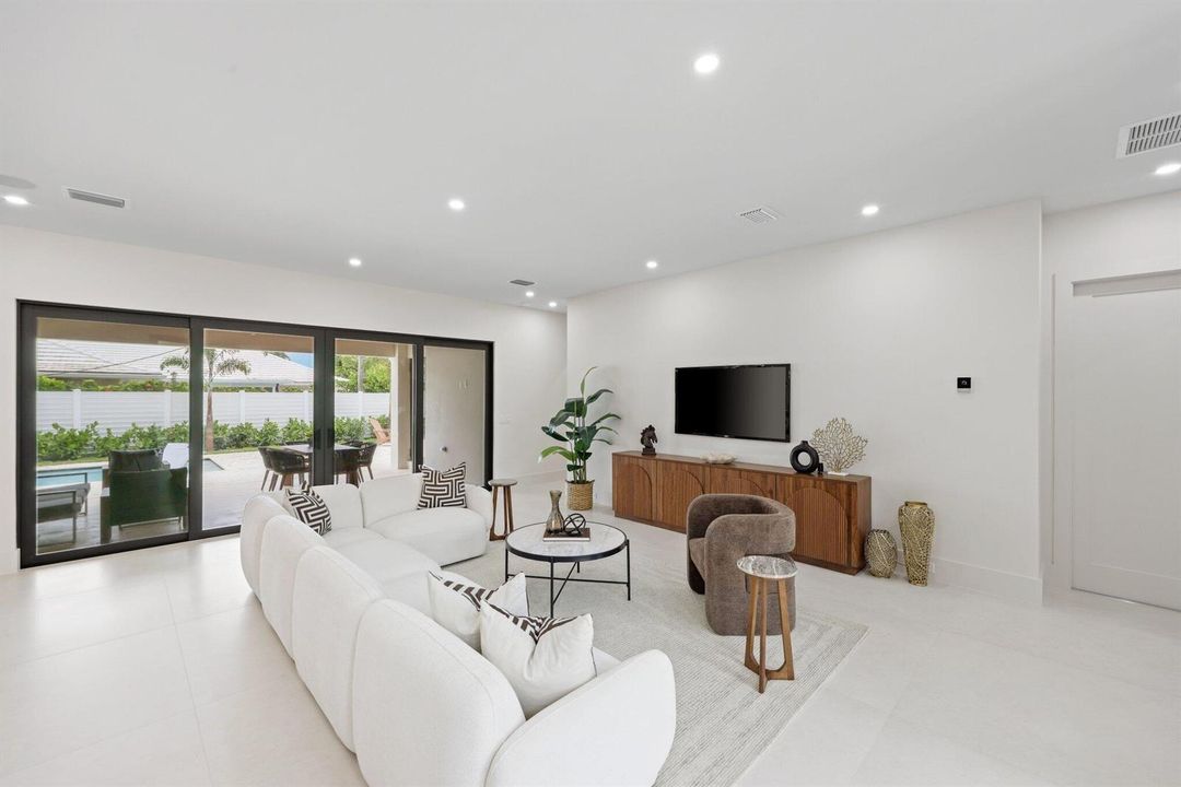 1160 Emerald Lane - 11.jpg-SMALL