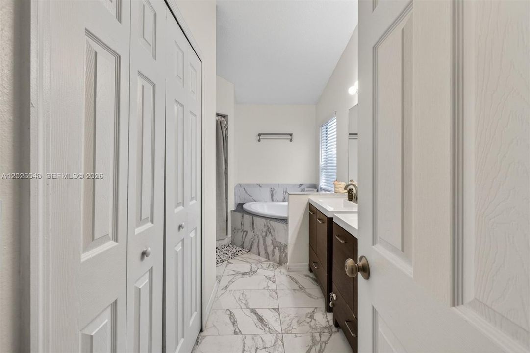 Active With Contract: $389,999 (4 beds, 2 baths, 1378 Square Feet)