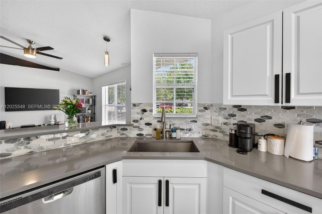 Active With Contract: $389,999 (4 beds, 2 baths, 1378 Square Feet)