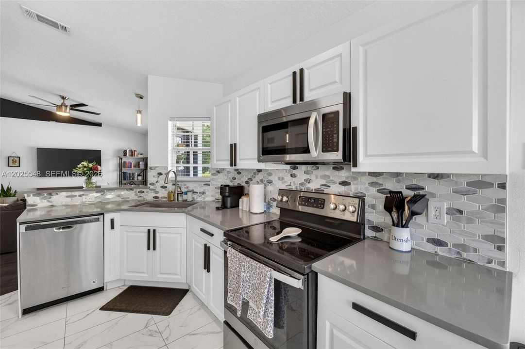 Active With Contract: $389,999 (4 beds, 2 baths, 1378 Square Feet)
