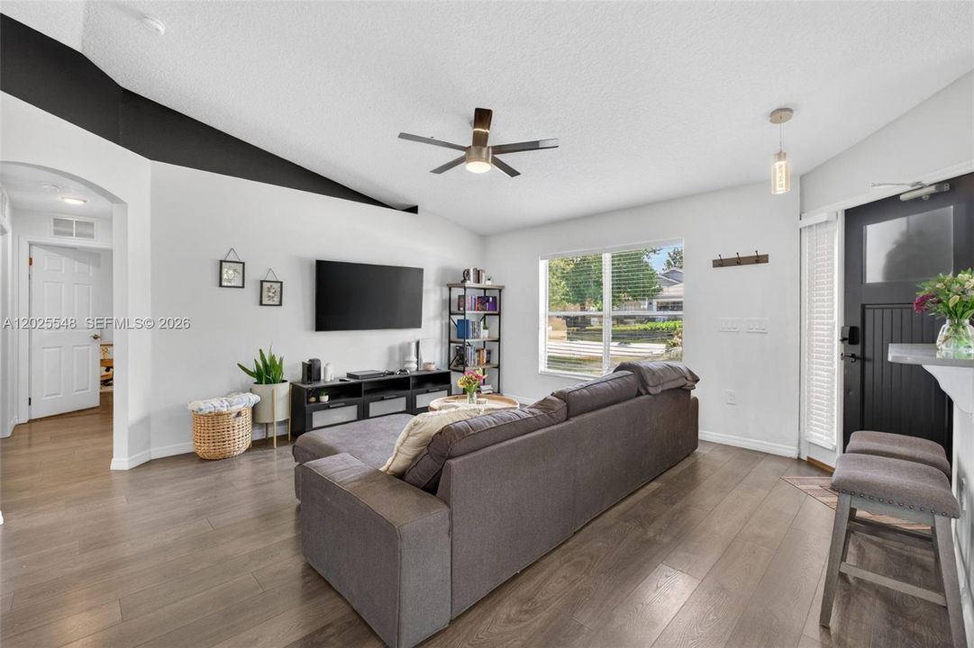Active With Contract: $389,999 (4 beds, 2 baths, 1378 Square Feet)