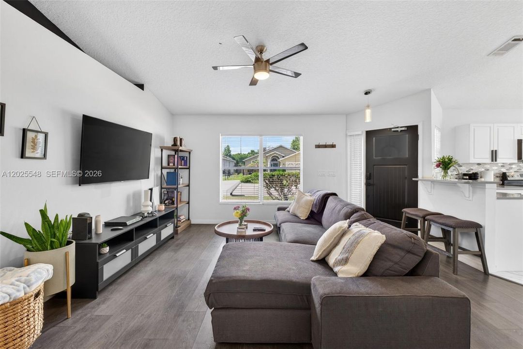 Active With Contract: $389,999 (4 beds, 2 baths, 1378 Square Feet)